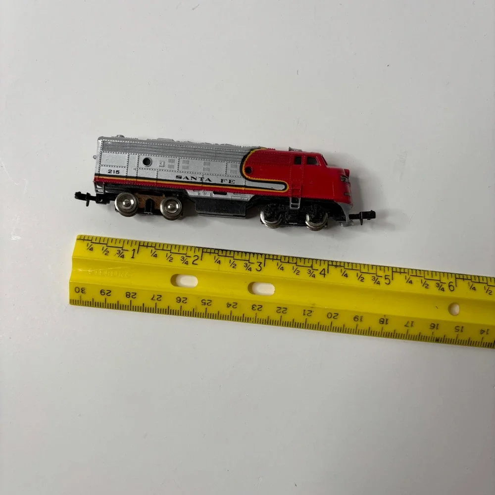 N-Scale Bachmann Santa Fe F7-A Dummy Non-Powered Diesel Locomotive #215‎ Train